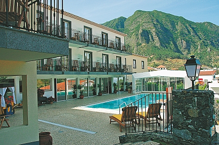 Hotel s bazénem