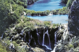 Plitvicka-jezera-jsou-nejznamejsi-chorvatskou-prirodni-rezervaci.jpg