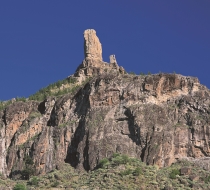 Spanelsko-05-Gran-Canaria-A-vnitrozemi-je-naopak-dramaticky-hornate-jako-Roque-Nublo.jpg
