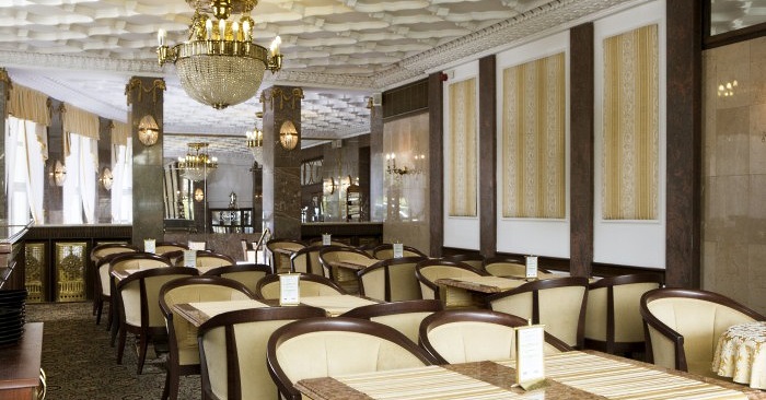 Restaurace-v-hotelu-Palace-Zvon.jpg