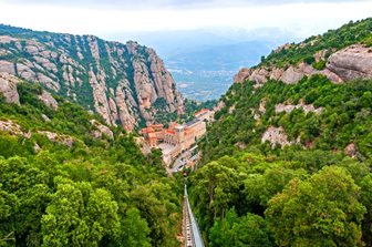 Celkový pohled na klášter Montserrat