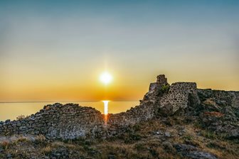 Západ slunce na pevností Myrina