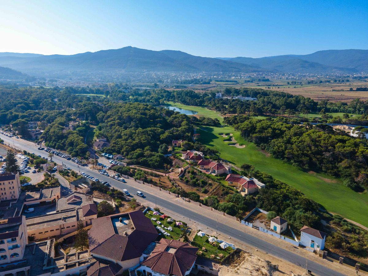 Turistická silnice u Tabarka Golf Club