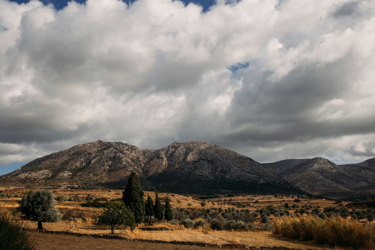 Oblačná obloha nad Naxem