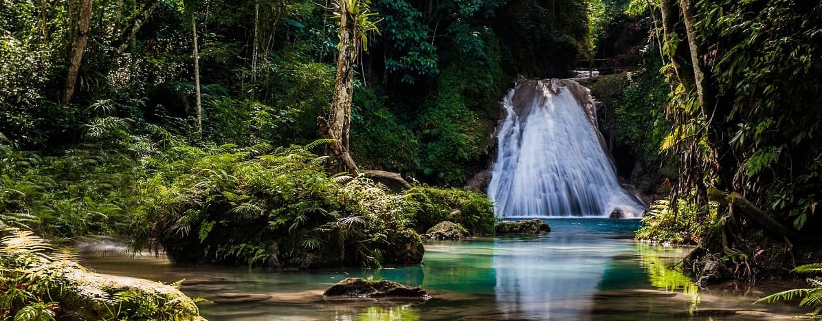 Vodopád Blue Hole na Jamajce