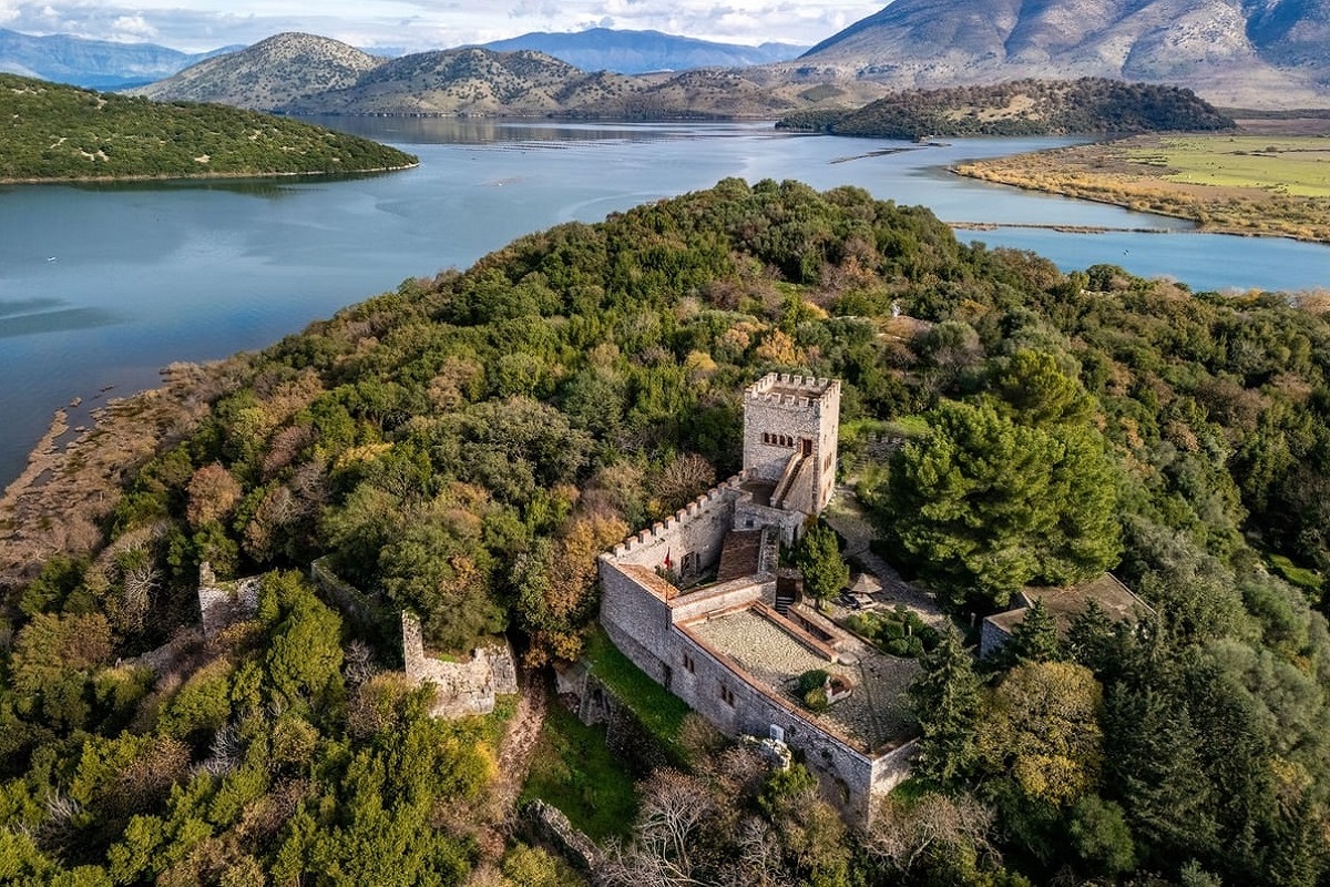 Albánie, středověký hrad Albánie, středověký hrad