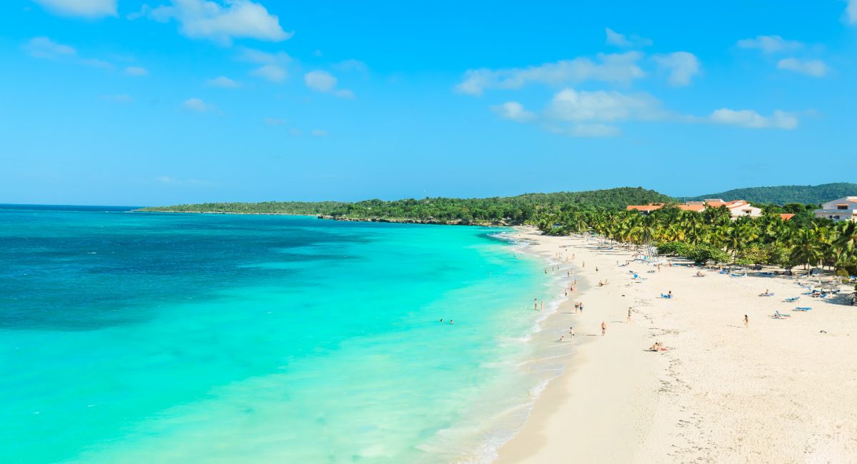Pláž Playa Esmeralda, Kuba