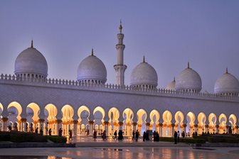 Večer nad Velkou mešitou šejka Zayeda