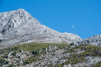 Divoká krajina kolem Mont Zeus