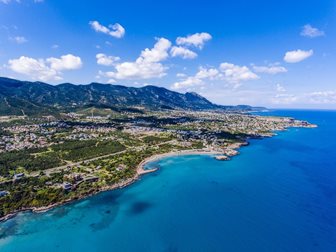 Severní Kypr, pobřeží letoviska Alsancak