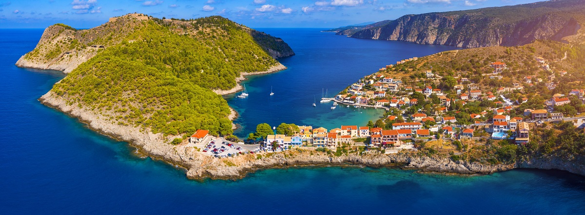 Vesnice Assos na ostrově Kefalonia Vesnice Assos na ostrově Kefalonia