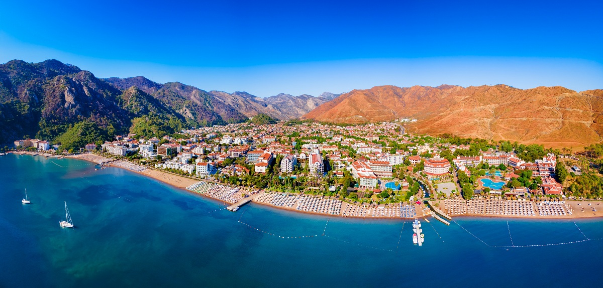 Město a pláž Icmeler v blízkosti letoviska Marmaris