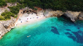 Mega Drafi, jedna z mnoha pláží u Modré laguny Sivota