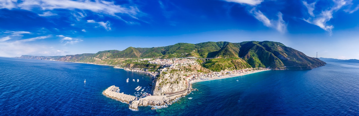 Pohled na město Tropea v Kalábrii