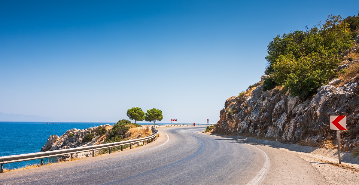 V Turecku si můžete zapůjčit auto a projet si destinaci po své ose