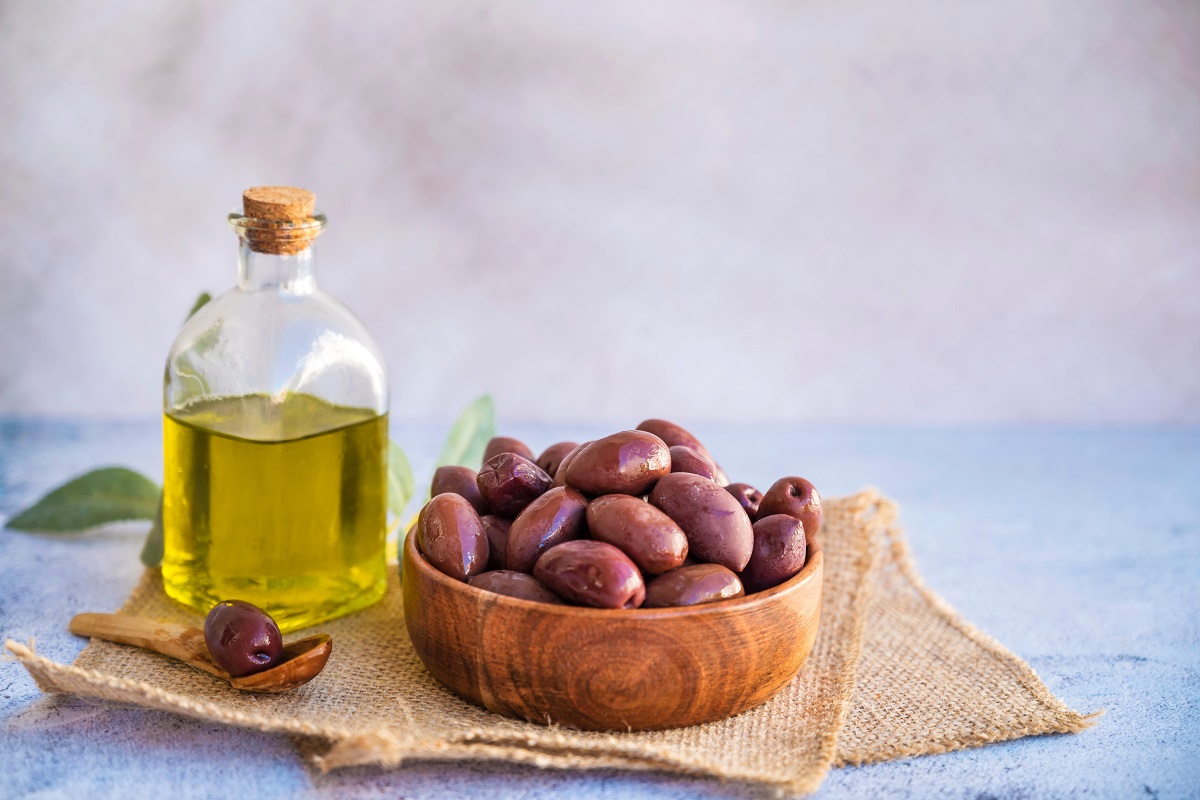 Řecko, jedním ze suvenýrů je olivový olej a olivy