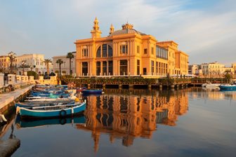 Muzeum a přístav v Bari