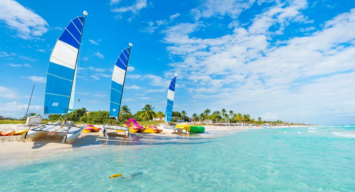 Pláž ve Varaderu, Kuba