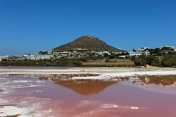 Slaná laguna Limnothalassa na Naxu