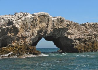 Skalní brána v mexickém národním parku Islas Marietas