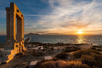 Portara při západu slunce