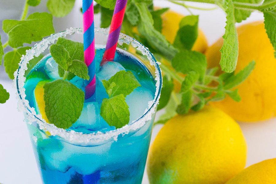 Curaçao, koktejl Curacao Curaçao, koktejl Curacao