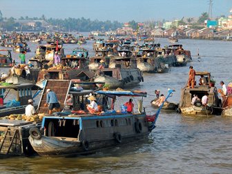 Delta řeky Mekong s plovoucími trhy