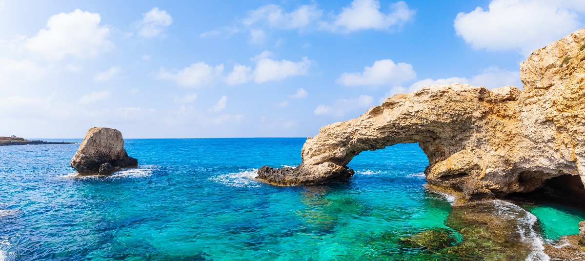 Love bridge - nádherný skalní oblouk u letoviska Ayia Napa Love bridge - nádherný skalní oblouk u letoviska Ayia Napa