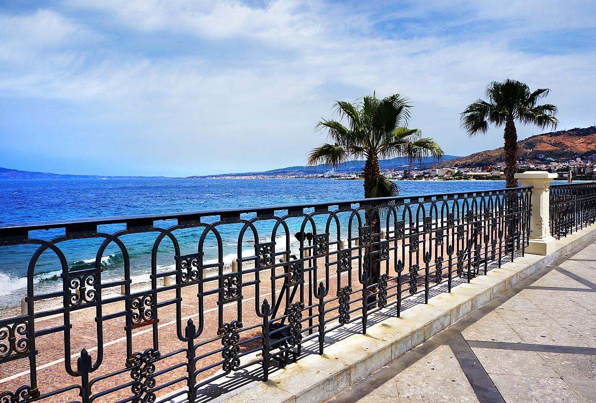 Reggio di Calabria, pohled na moře z promenády Reggio di Calabria, pohled na moře z promenády