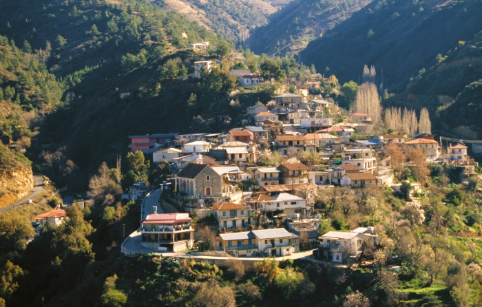 Dobré silniční spojení vede na Kypru i do odlehlých horských oblastí Kypr-Dobre-silnicni-spojeni-vede-na-Kypru-i-do-odlehlych-horskych-oblasti-(1).jpg