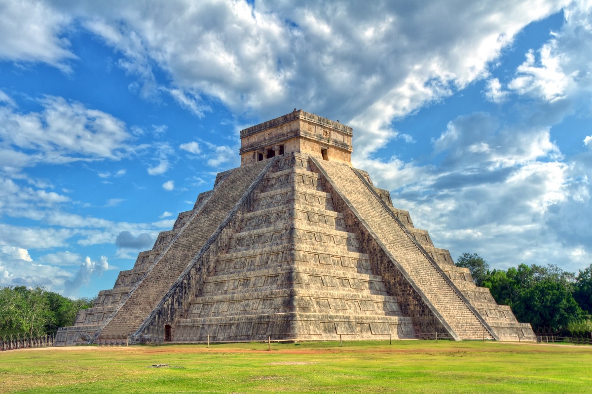 Mexiko, pyramida El Castillo ve městě Chichén Itzá