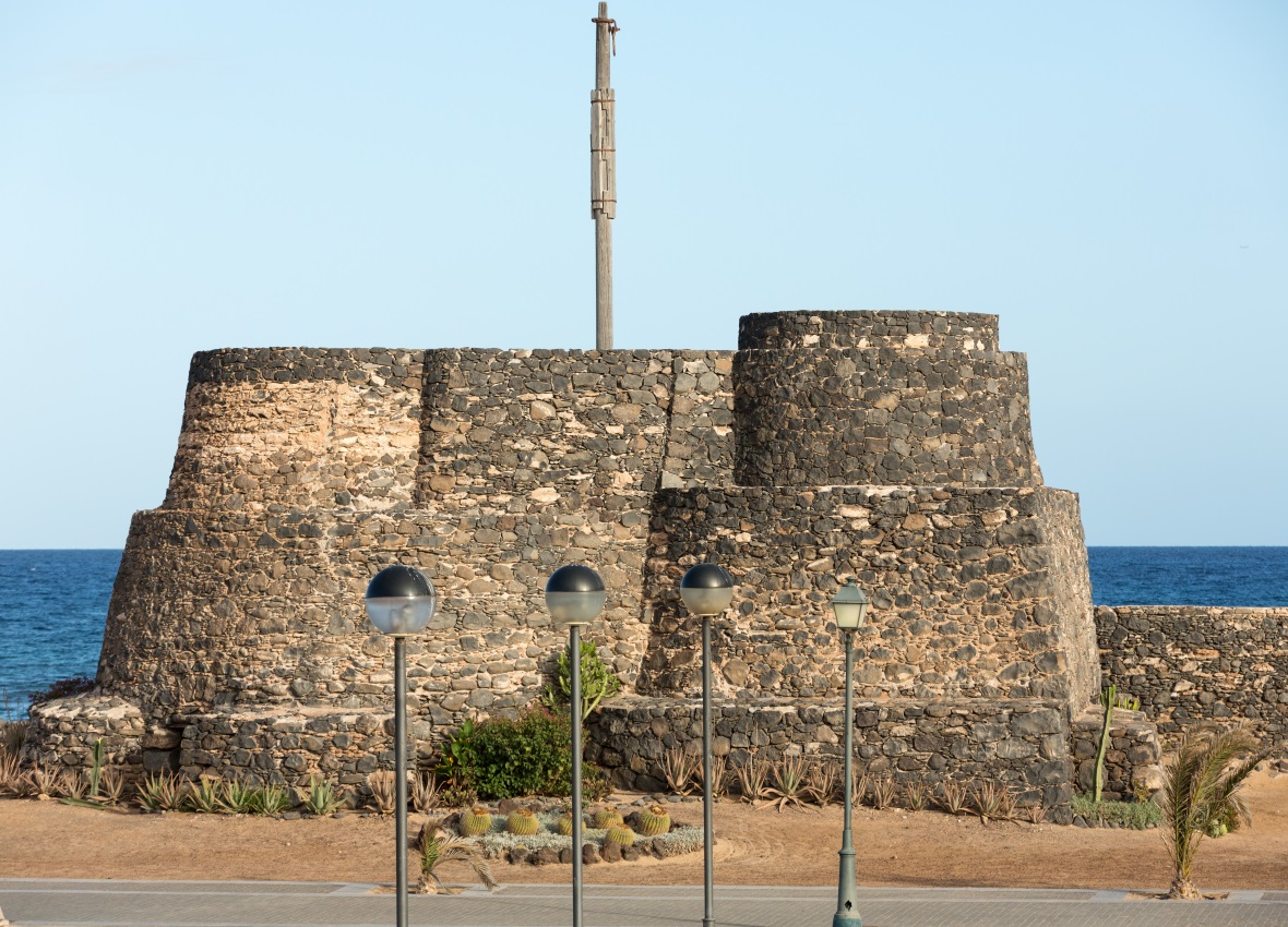 Stará pevnost v Calete de Fuste na ostrově Fuerteventura.