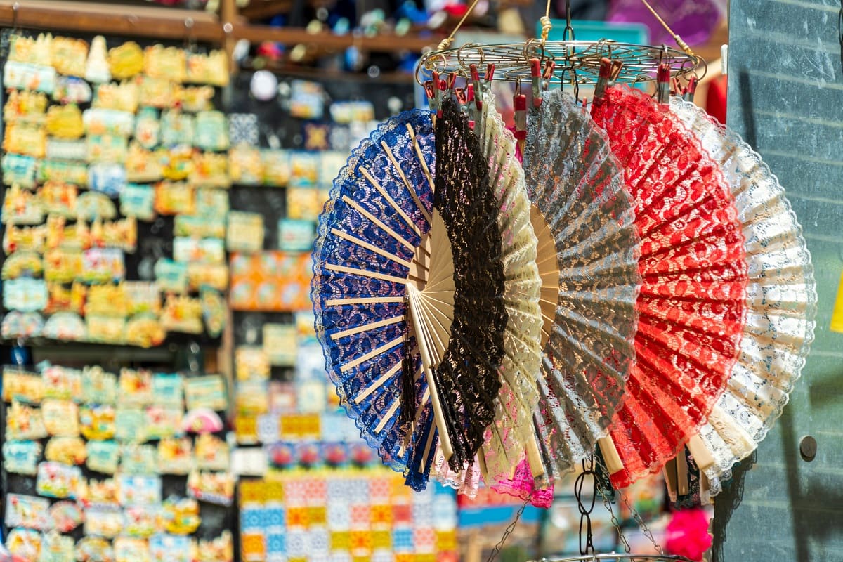 Španělsko, vějíře jsou jeden z typických suvenýrů
