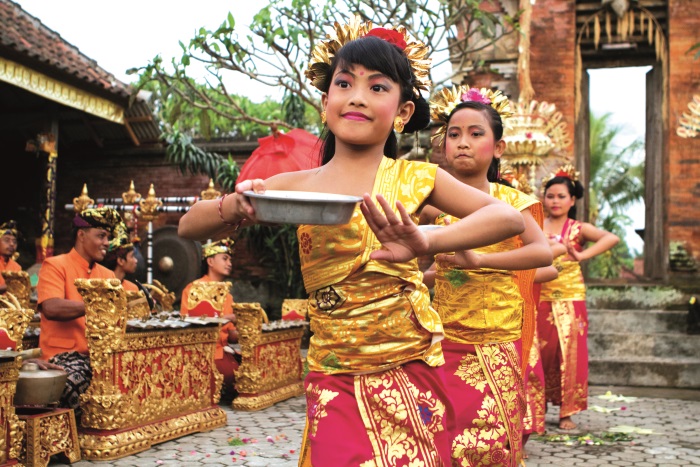 Historicke-tradice-jsou-v-Indonesii-stale-zive.jpg