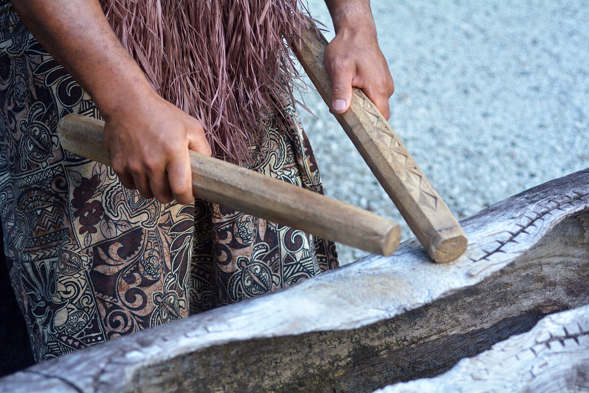 Historie Cookových ostrovů: hudební nástroje mají svůj původ už v dávné historii Cookových ostrovů.