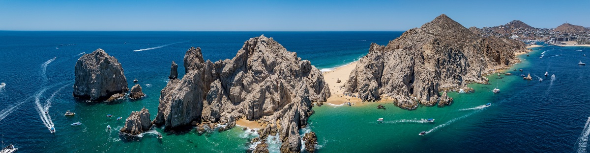 Na jihu poloostrova Baja California se nachází Cabo San Lucas, které je proslulé nádhernými plážemi