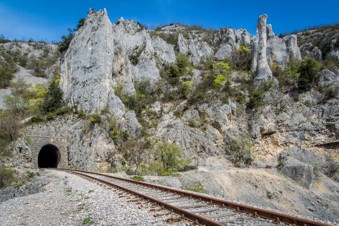 Istrie2-doprava-Zeleznicni-tunel-na-svazich-pohori-Ucka.jpg