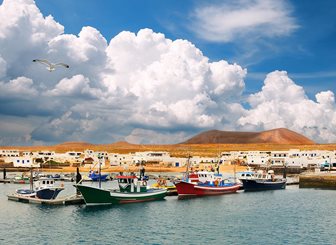 Přístav na La Graciosa, severní Lanzarote