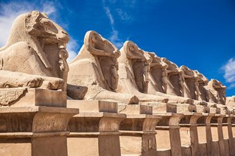 Chrám v Karnaku, sfingy