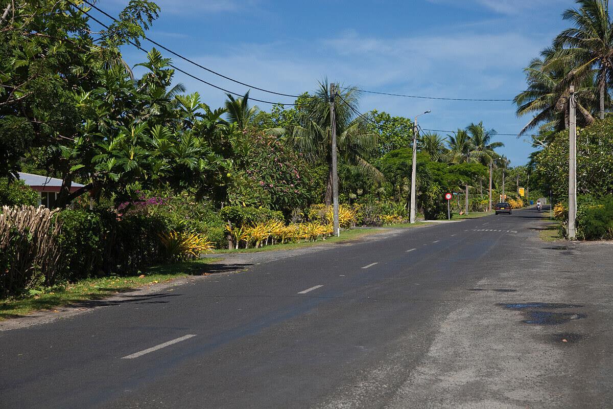 Komunikace na hlavním ostrově Rarotonga jsou na velmi slušné úrovni.