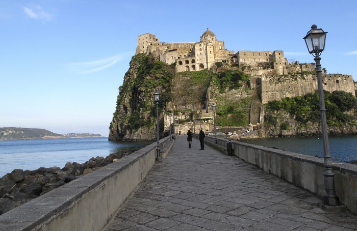 Ischia-Aragonsky-hrad-pobliz-Ischia-Ponte.jpg