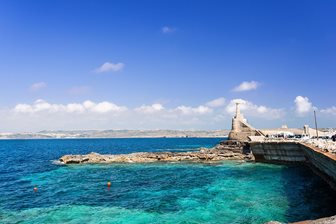 Gozo, pohled na ostrov z přístavu Marfa