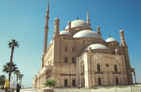 Egypt-Alabastrova-mesita-v-metropoli-Kahire.jpg