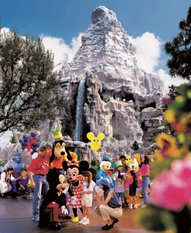 Disney-World-v-Orlandu,-zabava-s-postavickami-z-oblibenych-animovanych-filmu.jpg