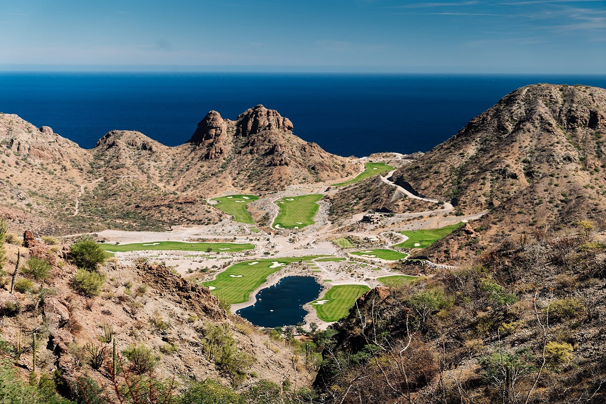 Mexiko, golfové hřiště na mořském pobřeží