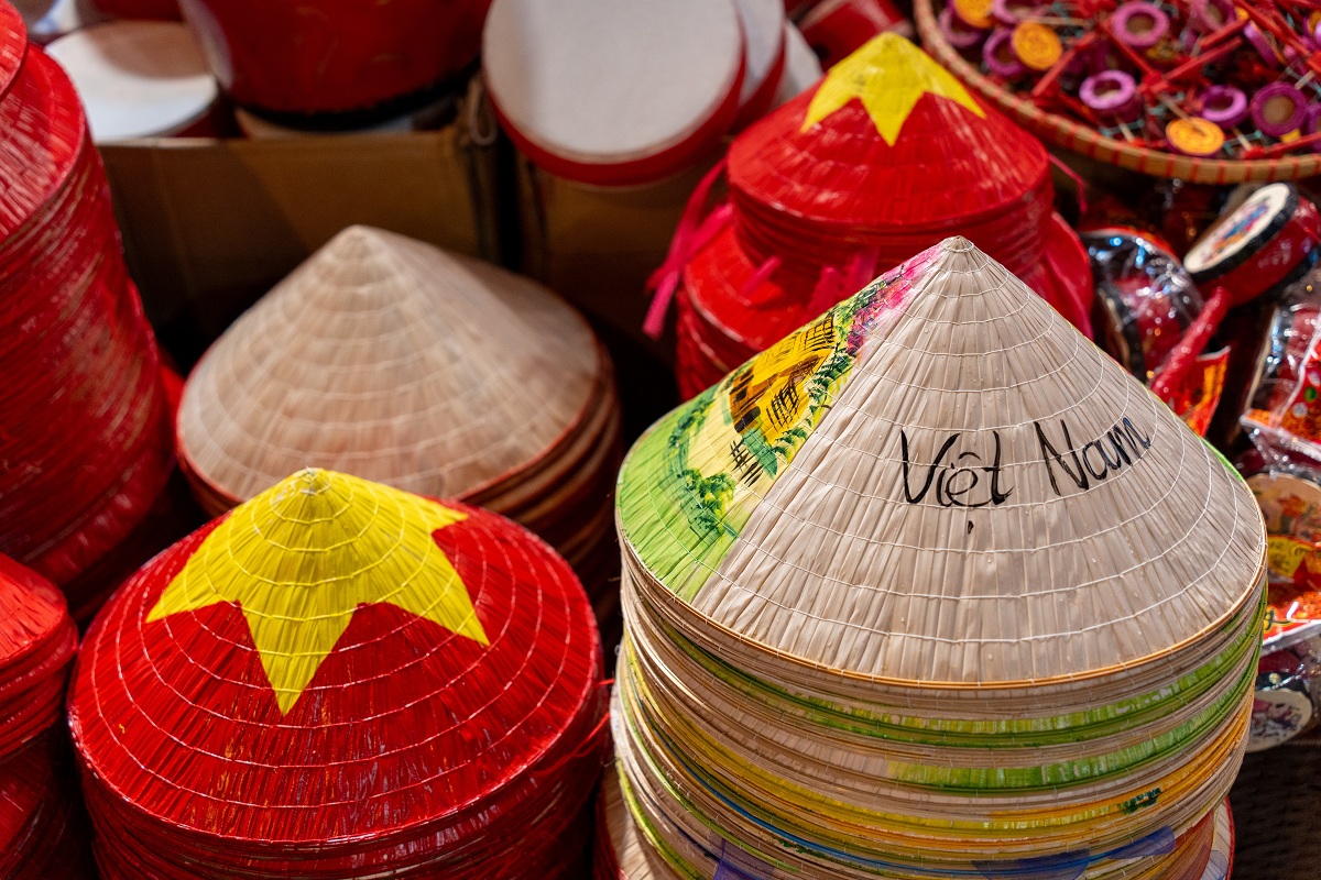 Z Vietnamu si můžete jako suvenýr dovézt jejich typické klobouky