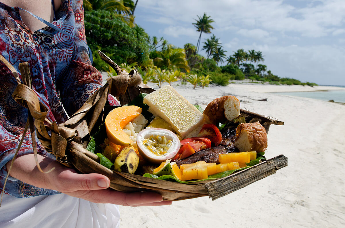 Kuchyně Cookových ostrovů je bohatá na ovoce, zeleninu a čerstvé ryby.