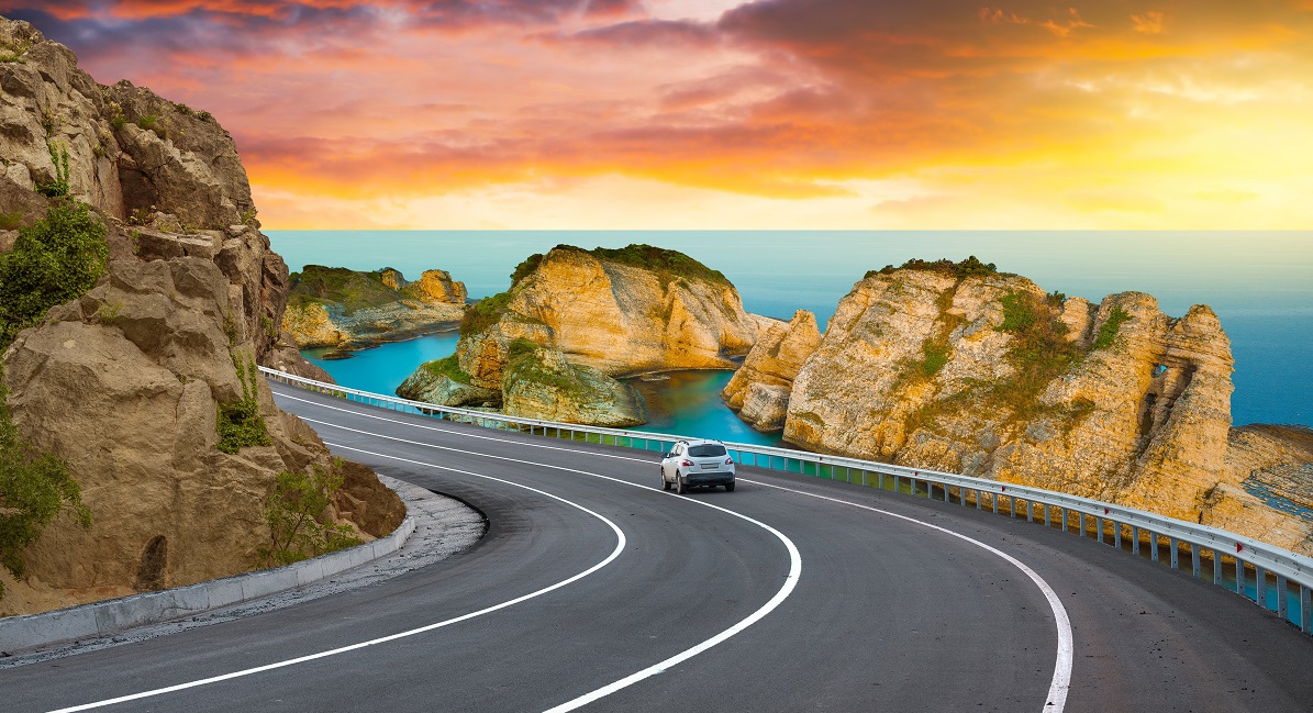 Španělsko má hustou silniční síť, půjčte si auto a procestujte ho Španělsko má hustou silniční síť, půjčte si auto a procestujte ho