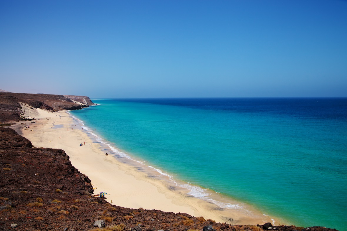 Pláž Barca na ostrově Fuerteventura.