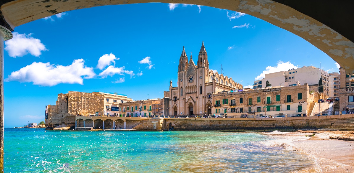 Hlavní plážová sezóna na Maltě je od července do září Hlavní plážová sezóna na Maltě je od července do září